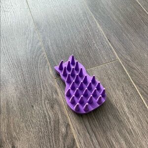 Rubber brush for cats